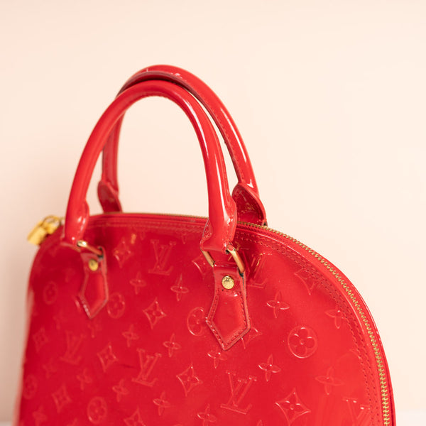 Louis Vuitton alma and Laduree keychain  Louis vuitton handbags, Louis  vuitton bag, Bags